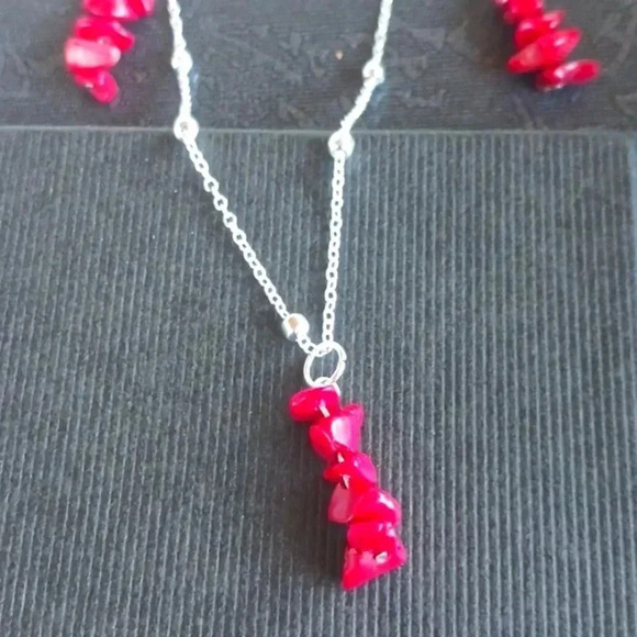 Set of mini pearl rocks red necklace..NWT.. - Picture 1 of 4